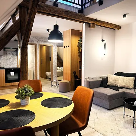 Loft Apartment *